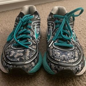 Brooks tennis shoes/ GTS 16 edition